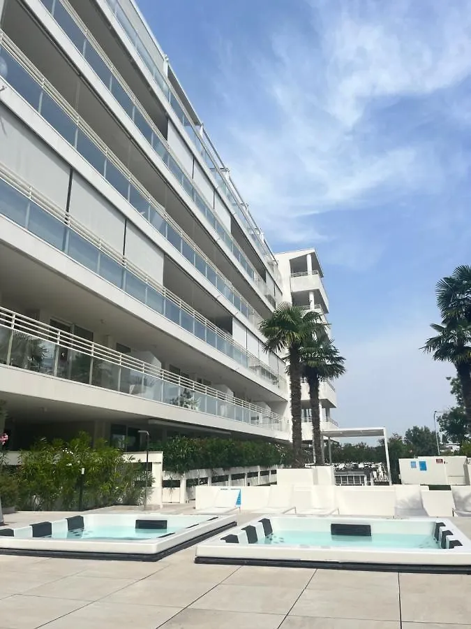 Apartment Palm Beach Appartment 80 Mt Dal Mare E Comodo Per Venezia Lido di Jesolo Italy